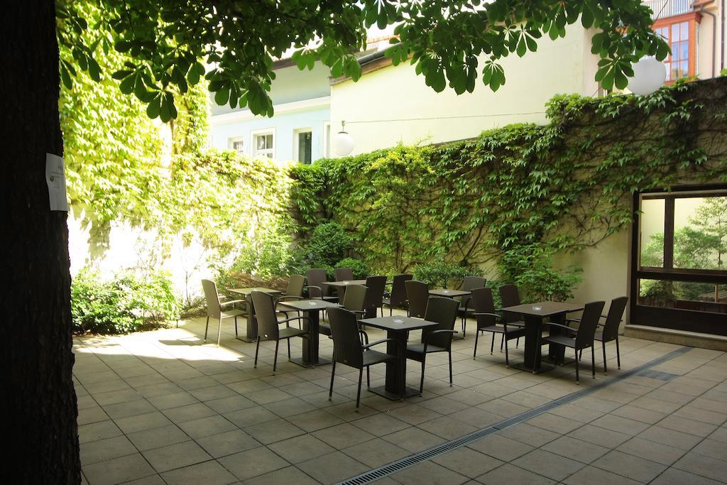 Hotel Dalimil Prague Ngoại thất bức ảnh
